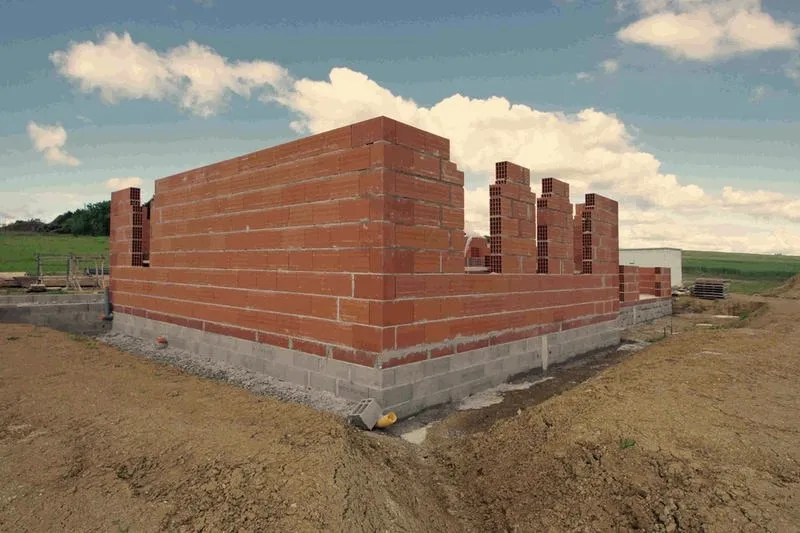 Co się bardziej opłaca: taniej kupić czy wybudować dom?