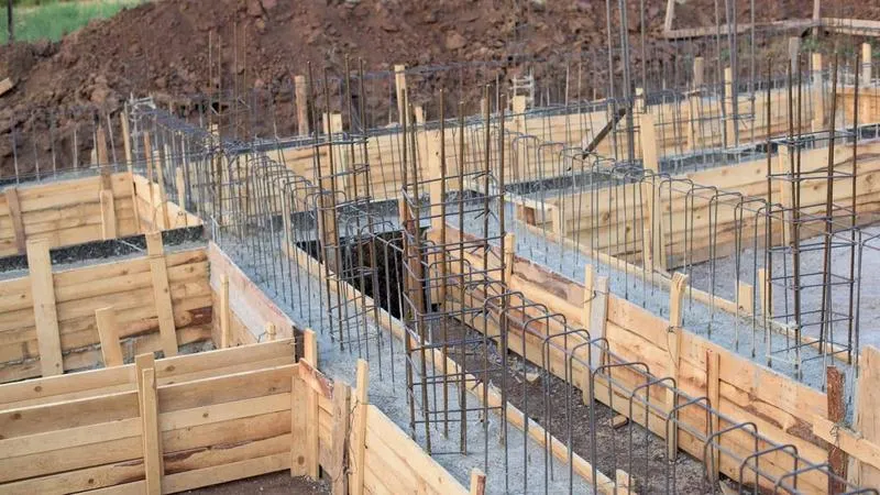 Jak skutecznie zaszalować fundamenty – sprawdzone sposoby i porady