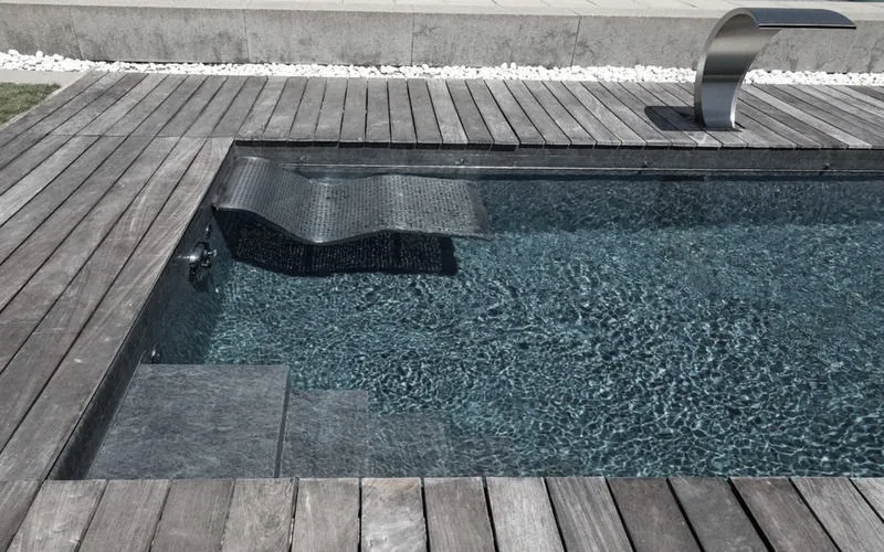 Jak skutecznie zbudować basen z bloczków betonowych w swoim ogrodzie?