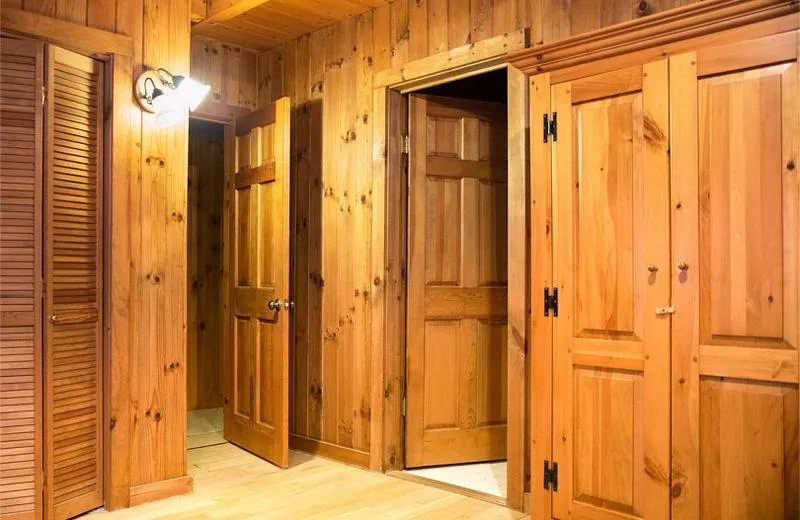 Jaką farbę wybrać do renowacji starej boazerii?