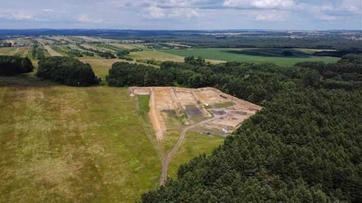 Jakie są kluczowe czynniki wpływające na koszt budowy strzelnicy krytej?