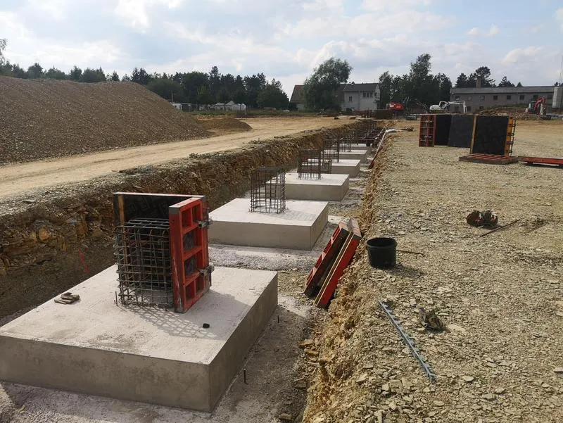 Optymalne fundamenty i konstrukcje wsporcze pod maszyny – klucz do stabilności i wydajności przemysłu