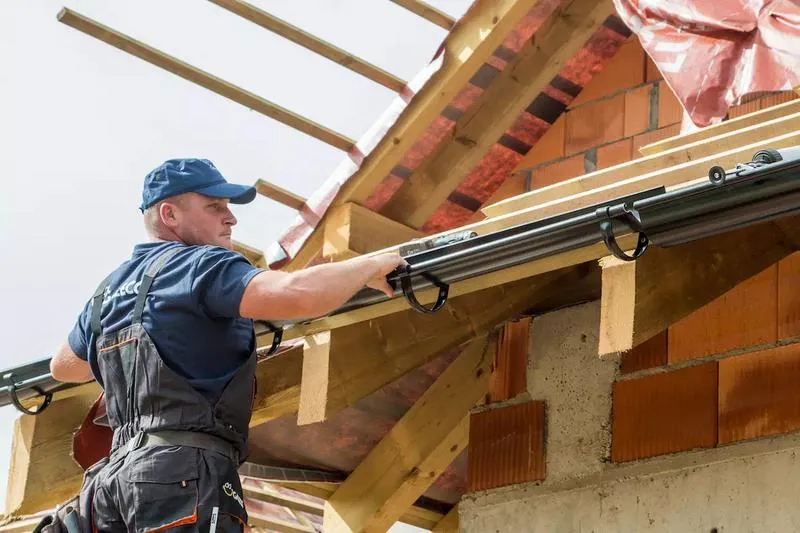 Praktyczny przewodnik: Jak skutecznie zamontować rynny do garażu blaszanego