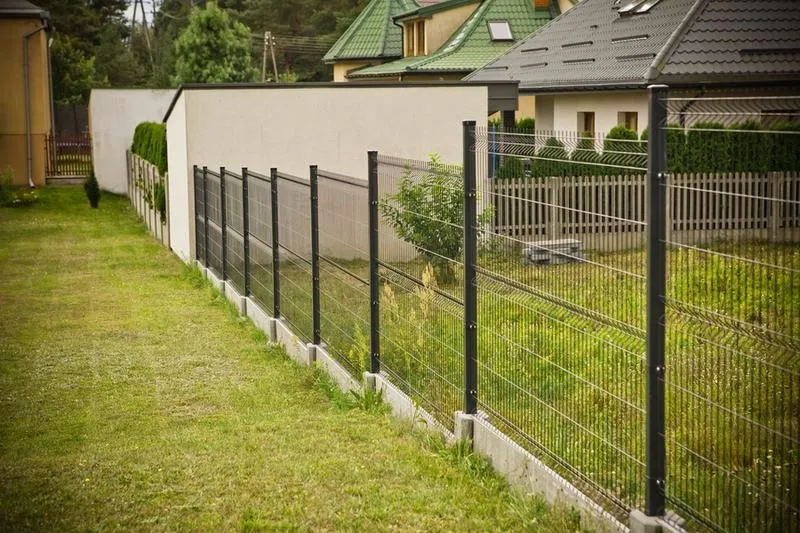 Praktyczny przewodnik: Jak zamontować ogrodzenie krok po kroku