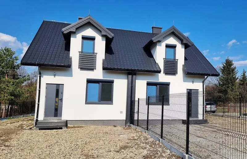 Tani w budowie dom bliźniak – atrakcyjny projekt dla każdej rodziny