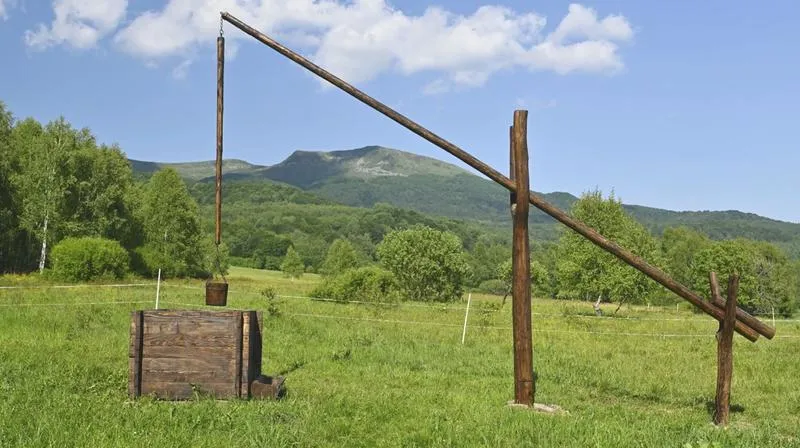 Budowa żurawia do studni