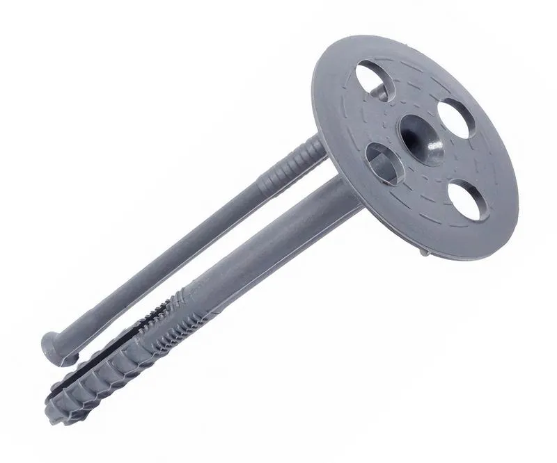 Montaż kołków w styropianie